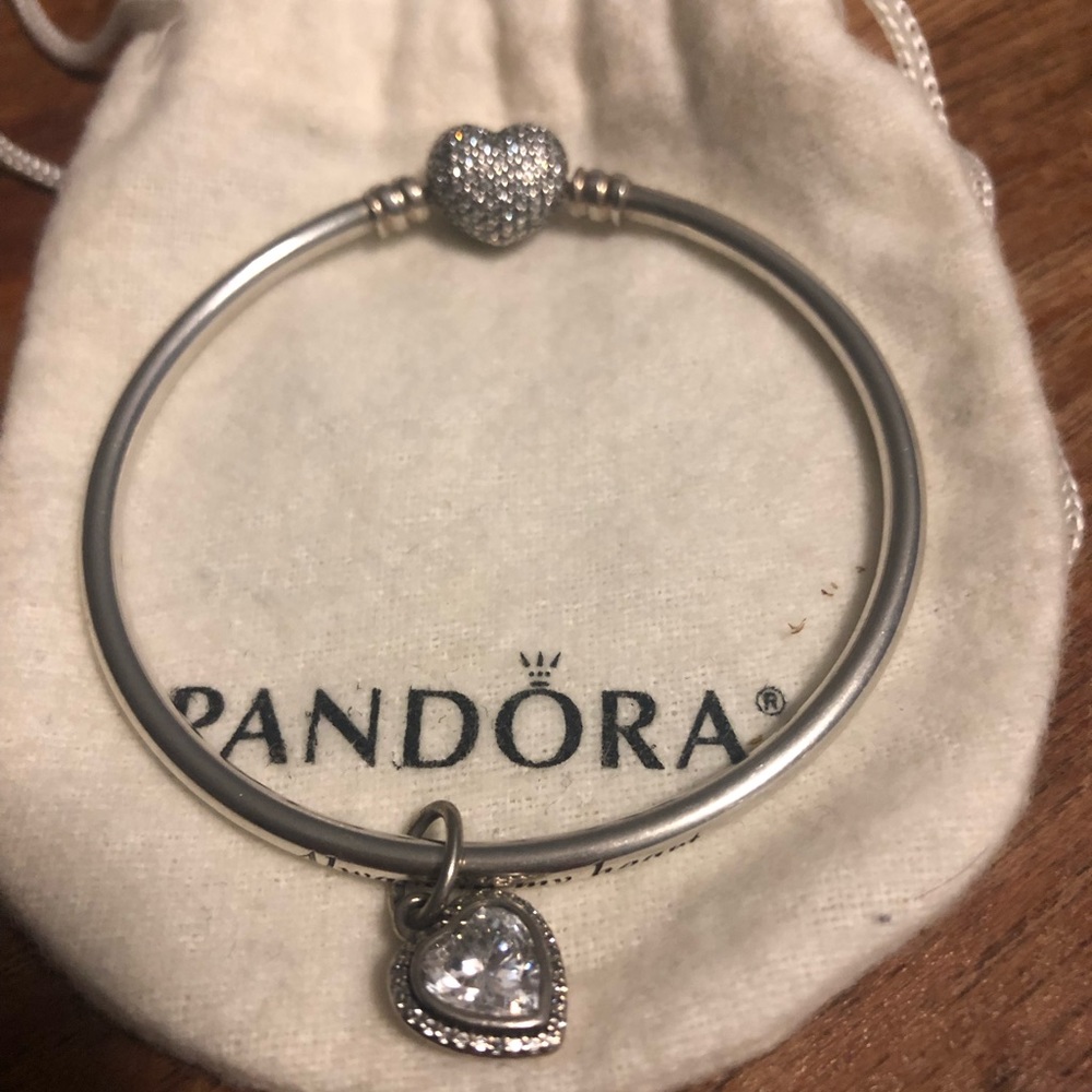 Exclusive Pandora Heart Clasp Bangle